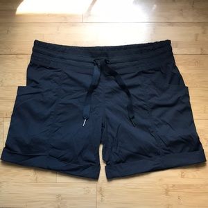 Lululemon Shorts size 6 Black